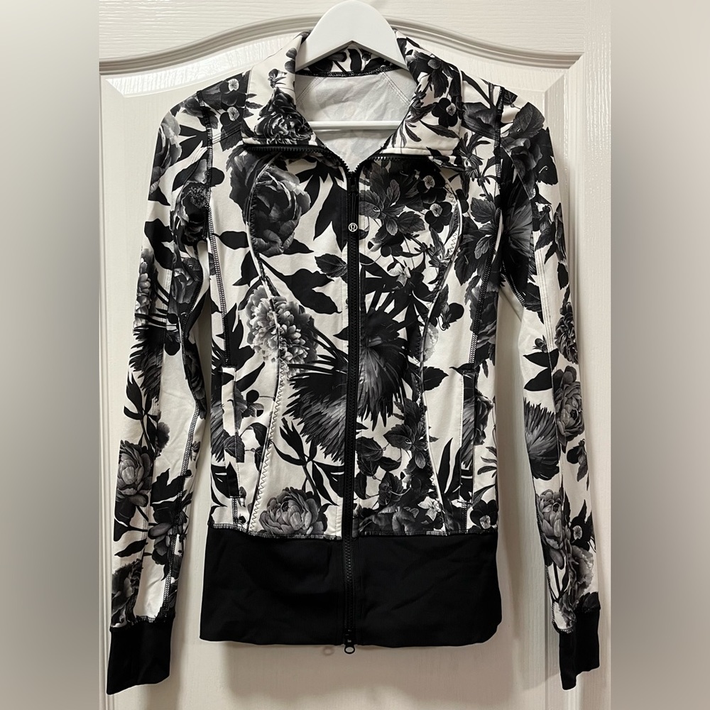 Size 4 Lululemon Define Jacket